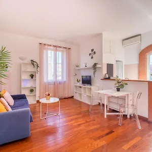 welcome-dhome-cozy-penthouse-with-st-peter-view.it-romehotels.com/
